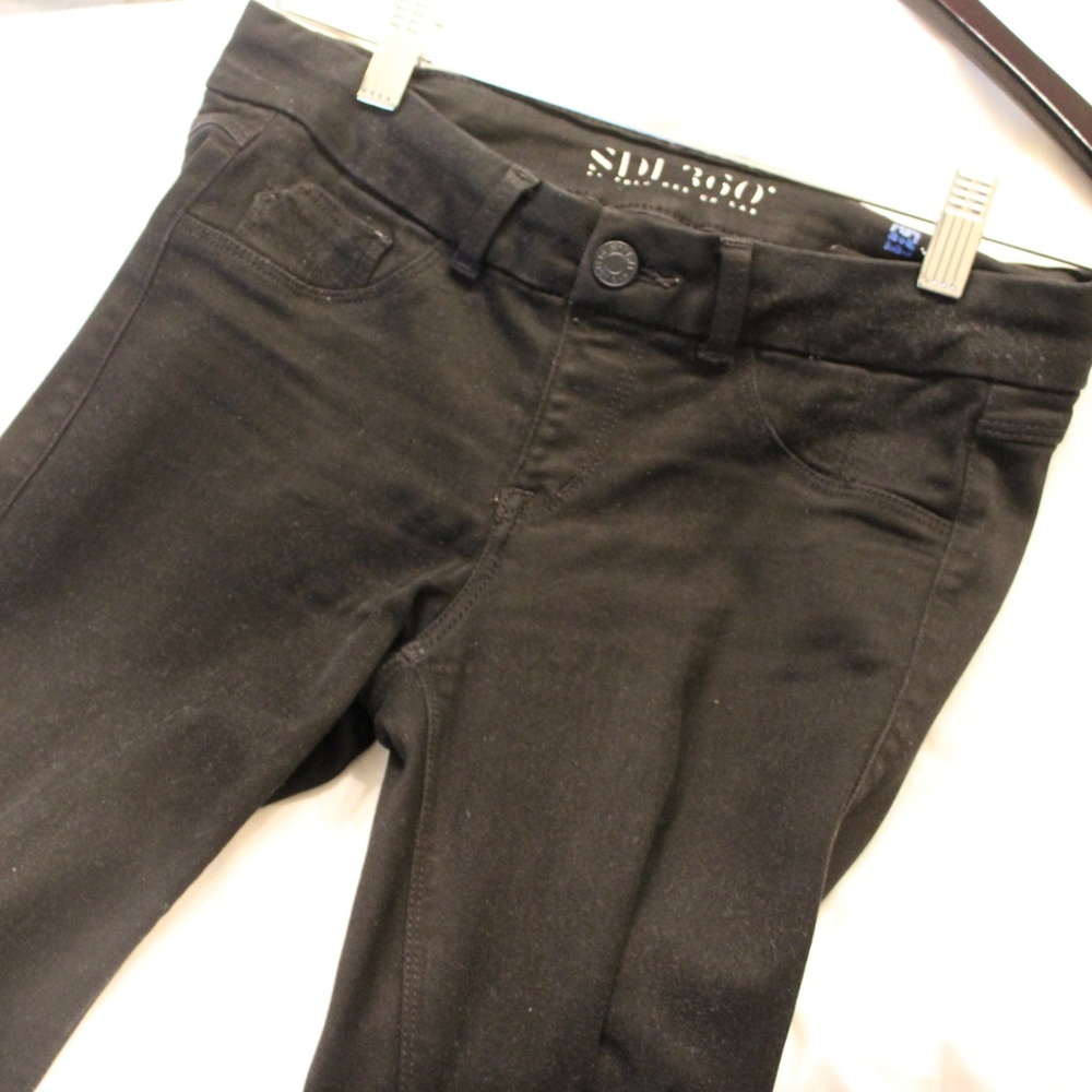 Sold skinny jeans- black